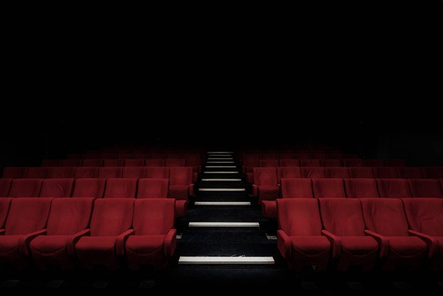 Ilustrasi daftar bioskop di Jakarta Utara, sumber: unsplash/FelixMoneeram