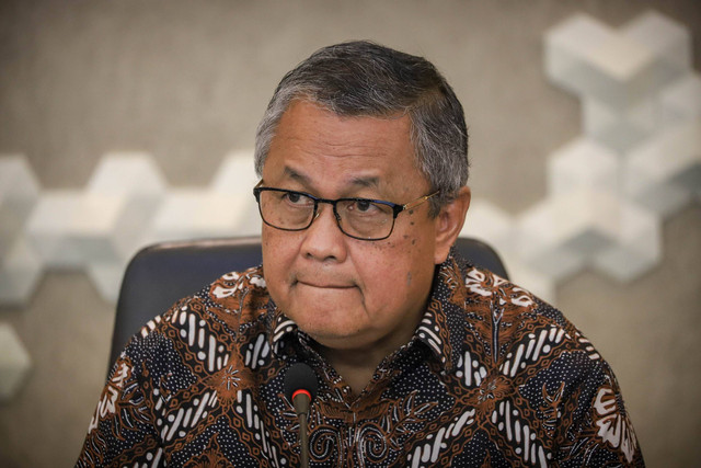 Gubernur Bank Indonesia Perry Warjiyo dalam konferensi pers Devisa Hasil Ekspor di Kemenko Perekonomian, Jakarta, Jumat (28/7/2023). Foto: Jamal Ramadhan/kumparan