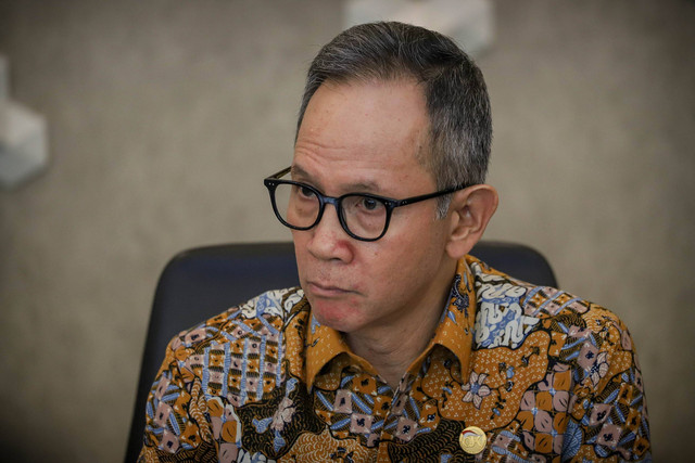 Ketua Dewan Komisioner Otoritas Jasa Keuangan Mahendra Siregar dalam konferensi pers Devisa Hasil Ekspor di Kemenko Perekonomian, Jakarta, Jumat (28/7/2023). Foto: Jamal Ramadhan/kumparan