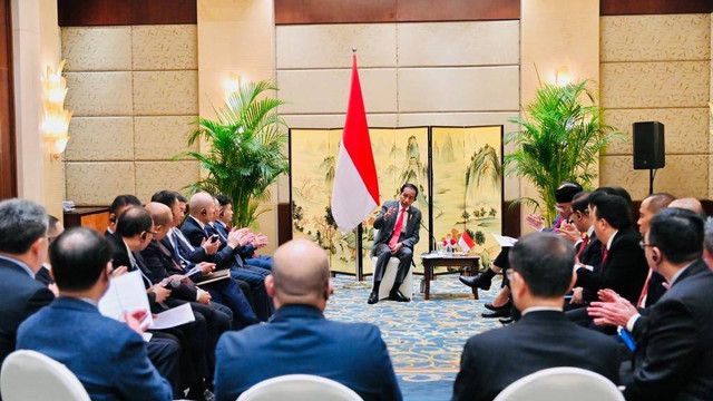 Presiden Jokowi menggelar pertemuan bisnis dengan Kamar Dagang Tiongkok dan sejumlah pengusaha di China. Foto: Laily Rachev/Biro Pers Sekretariat Presiden