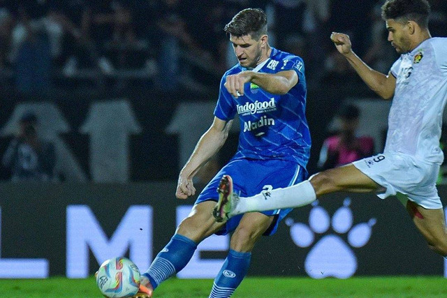 Pertandingan Persik Kediri vs Persib Bandung, di Liga 1, Jumat (28/7/2023). Foto: Instagram/@persib