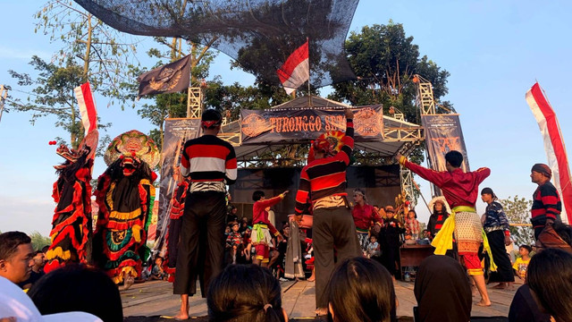 Kesenian Jaranan Turonggo Seto Desa Janti (Sumber: Dokumentasi KKN 46 IAIN Kediri)