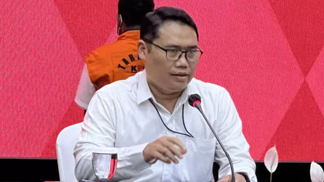 Plt Deputi Penindakan dan Eksekusi KPK Asep Guntur dalam konferensi pers di Gedung Merah Putih KPK, Jakarta, Senin (19/6/2023). Foto: Putu Indah Savitri/ANTARA