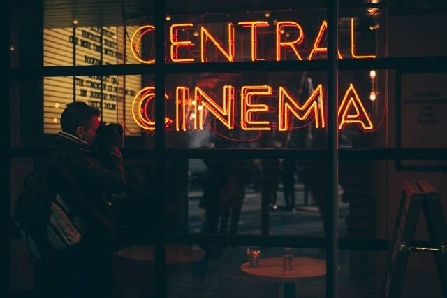 Ilustrasi Harga Tiket Nonton Bioskop di Medan| Pexels| Clem Onokeghuo