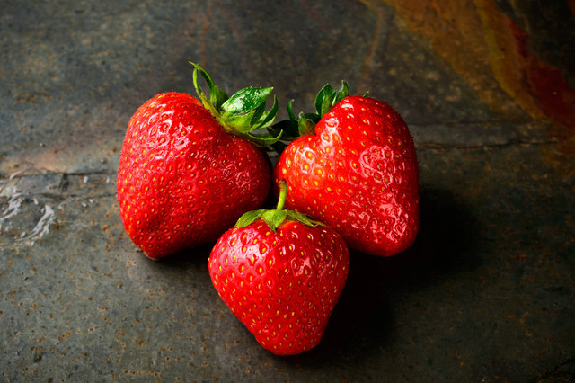 Ilustrasi Cara Mencuci Strawberry. Unsplash/Jakag Gelag