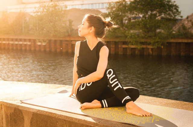 Ilustrasi waktu terbaik untuk yoga. Sumber: Max Nikhil Thimmayya/pexels.com
