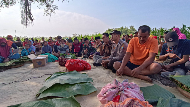 Kenduren di Punden Mbah Buluh