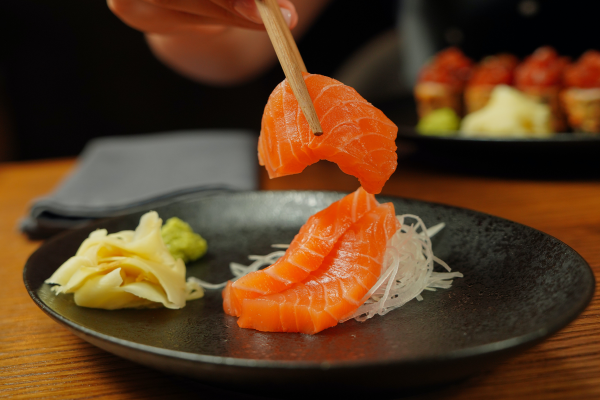 Sashimi adalah. Foto Hanya Ilustrasi. Sumber: Pexels/ Nadin Sh