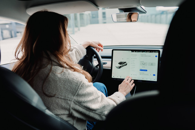 Cara Mengecek e-Toll di HP, Unsplash/Jenny Ueberberg