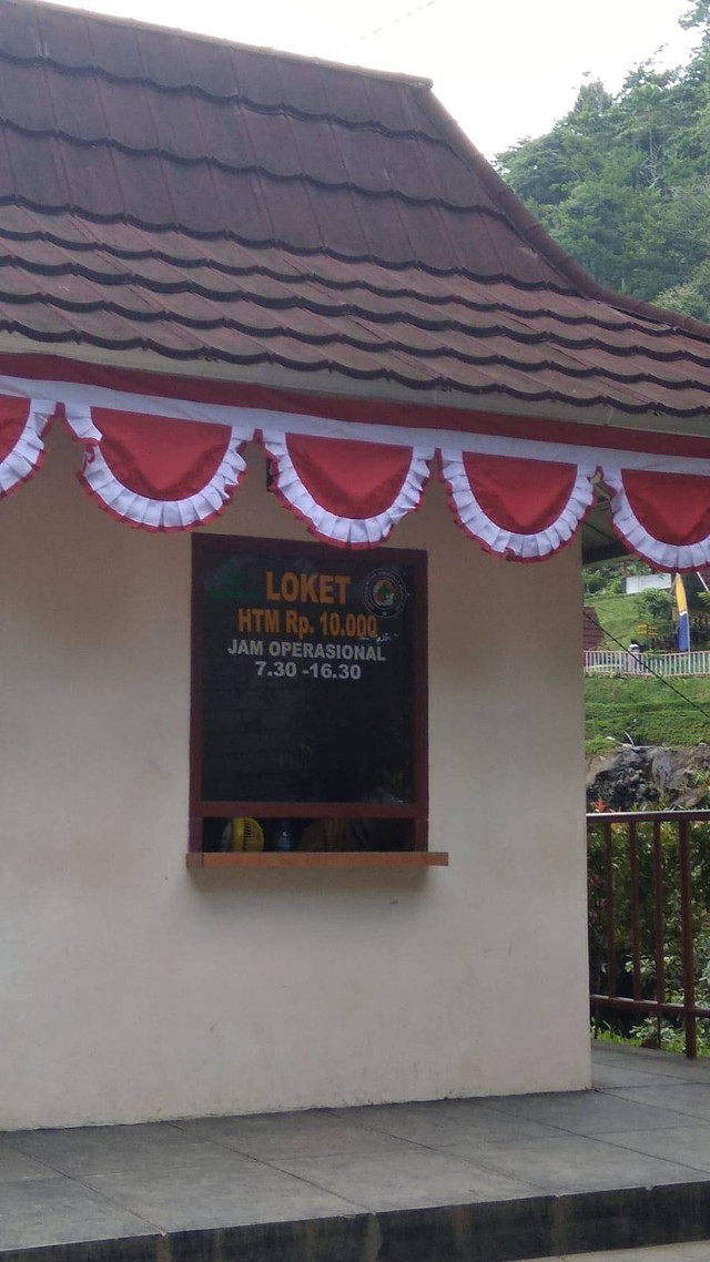 Loket Wisata Curug Bayan di Baturraden, Kabupaten Banyumas, Jawa Tengah, Minggu (30/07/2023). Sumber : Dokumentasi Penulis.