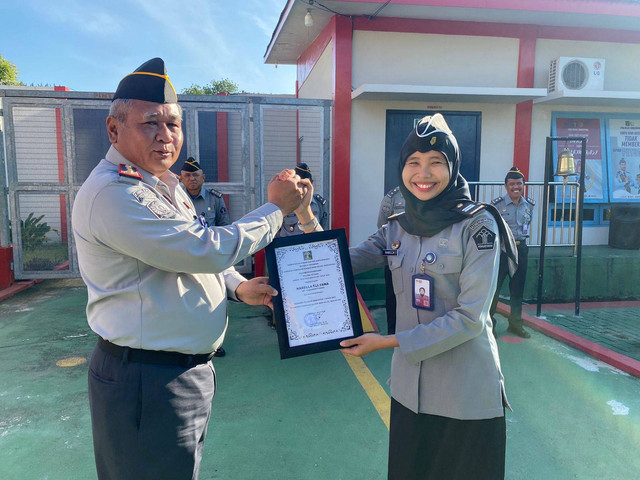 Apreasi Kinerja Optimal, LPKA Martapura Berikan Reward Pegawai Teladan