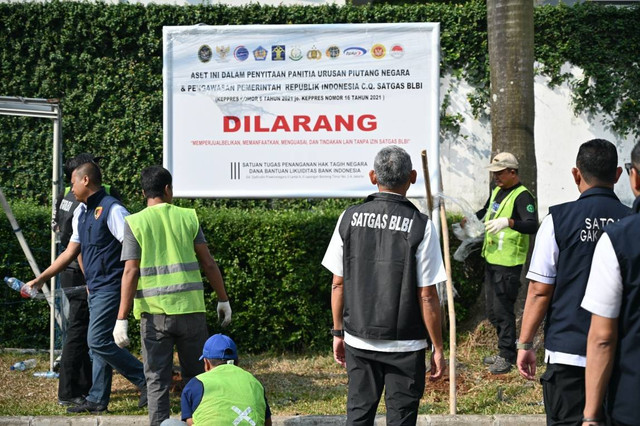Satuan Tugas Penanganan Hak Tagih Negara Dana Bantuan Likuiditas Bank Indonesia (Satgas BLBI) menyita Barang Jaminan dan/atau Harta Kekayaan Lainnya Obligor Bank Indonesia Raya (BIRA) Atang Latief dan Obligor Bank Tamara atas nama Lidia Muchtar. Foto: Dok. Satgas BLBI
