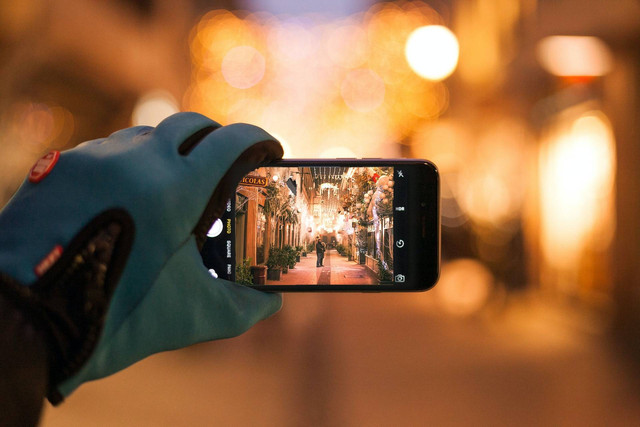Ilustrasi memotret benda bergerak cepat dengan smartphone. Sumber foto: Unsplash