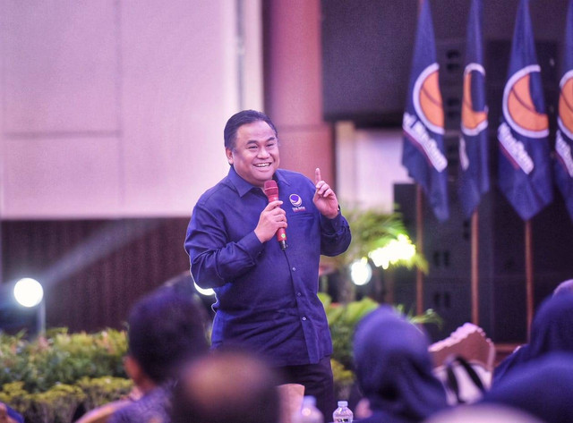 Ketua Teritorial Pemenangan Sulawesi Partai Nasdem, Rachmat Gobel, saat menutup Orientasi Calon Anggota DPRD Partai Nasdem se Provinsi Sulawesi Tenggara, di Kendari, Senin (31/7/2023). Foto: Dok. Istimewa