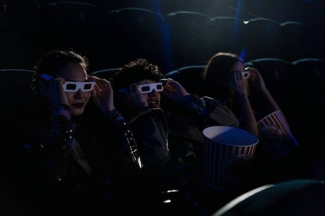 Ilustrasi harga tiket bioskop di BSD, sumber foto: pexels.com/cottonbro studio