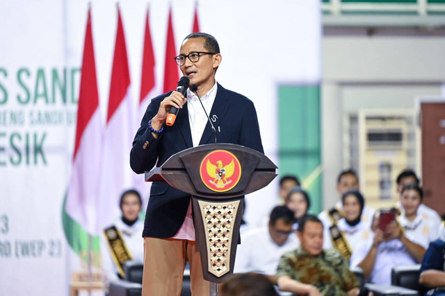 Menparekraf Sandiaga Uno menghadiri acara "Ngobrol Pintar (Ngopi) Ekonomi Kreatif" di Wahana Ekspresi Poesponegoro, Kabupaten Gresik, Jawa Timur, Senin (31/7/2023). Foto: Dok. Istimewa