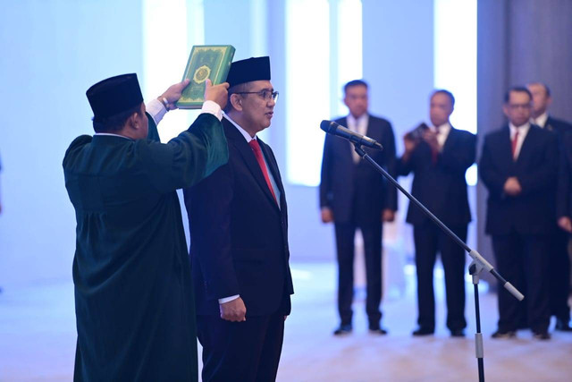 Mahkamah Agung (MA) lantik Slamet Edy Purnomo sebagai Anggota BPK RI. Foto: BPK RI