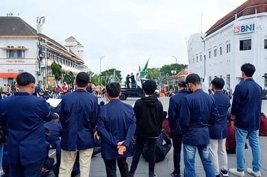 ilustrasi mahasiswa kuliah rapat atau mengikuti organisasi sumber: shutterstock