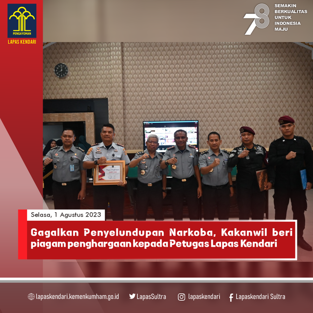 Foto bersama Kakanwil Kemenkumham Sultra (tengah) saat Penyerahan Piagam Penghargaan. Foto: Humas Lapas Kendari