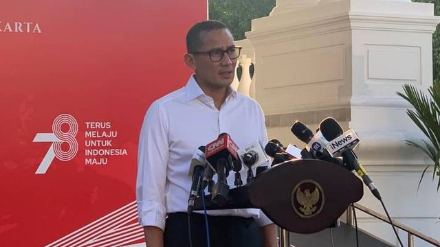 Menparekraf Sandiaga Uno usai bertemu Presiden Jokowi di Istana Kepresidenan. Foto: Nadia Riso/kumparan