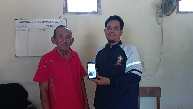 Penyerahan resmi website Desa Pengkol. (sumber: dok pribadi)