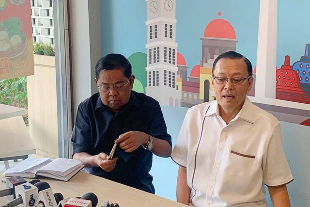 Politikus Senior Golkar Idrus Marham dan Lawrence TP Siburian. Foto: Paulina Herasmaranindar/kumparan