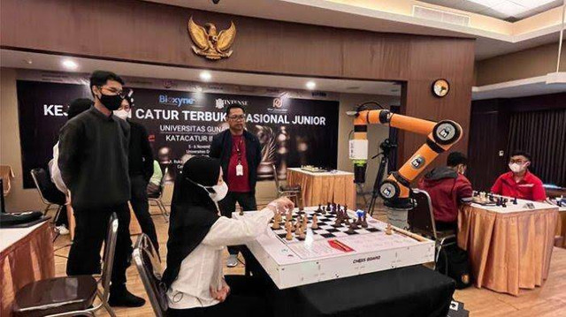 Robot catur Universitas Gunadarma di pertandingan catur skala nasional. Foto: dok. Gunadarma