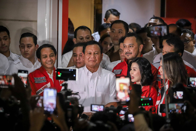 Ketua Partai Gerindra Prabowo Subianto memberikan keterangan kepada wartawan usai melakukan pertemuan dengan DPP Partai Solidaritas Indonesia, Jakarta, Rabu (2/8/2023). Foto: Jamal Ramadhan/kumparan