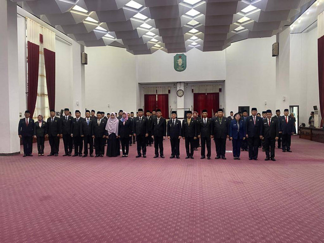 Foto bersama usai pelantikan pejabat di lingkungan Pemprov Kalbar. Foto: Uli/Hi!Pontianak