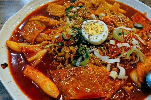 Makanan khas Korea Selatan, foto hanya ilustrasi: Unsplash/Markus Winkler