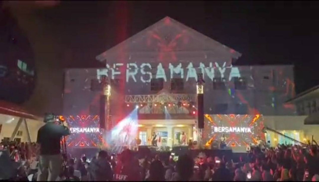 RSUD Bangil, Pasuruan, menggelar konser musik dalam acara peresmian Gedung Rawat Jalan dan launching logo baru pada Rabu malam (2/8/2023). Foto: Dok. Istimewa