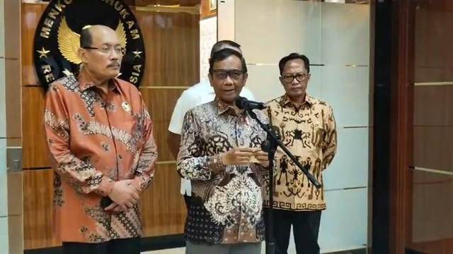 Menko Polhukam Mahfud MD dalam konferensi pers di Kantor Kemenko Polhukam, Jakarta Pusat, Kamis (3/8/2023). Foto: Zamachsyari/kumparan