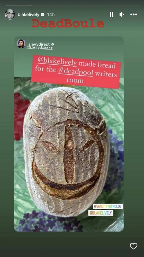 Blake Lively membuat roti sourdough berbentuk wajah Deadpool. Foto: Instagram