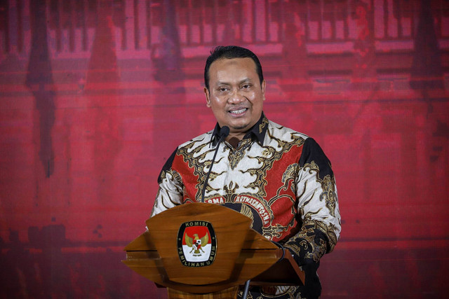 Anggota I BPK/Pimpinan Pemeriksaan Keuangan Negara I Nyoman Adhi Suryadnyana memberikan paparannya pada acara Penyerahan Laporan Hasil Pemeriksaan BPK atas Laporan Keuangan KPU Tahun 2022 di kantor KPU, Jakarta, Kamis (3/8/2023). Foto: Jamal Ramadhan/kumparan
