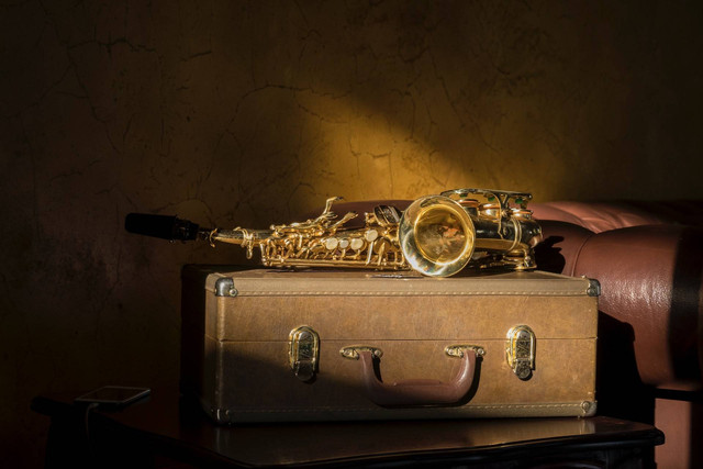 Ilustrasi memainkan saxophone untuk pemula. Sumber foto: Unsplash