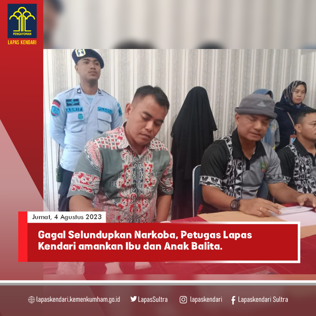Kasat Narkoba Polresta Kendari AKP Hamka (kiri duduk) dan Kalapas Kendari Tapianus Antonio Barus (kanan duduk). Foto: Humas Lapas Kendari.