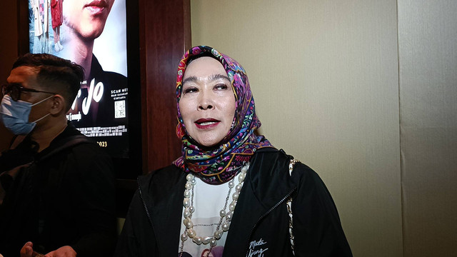Jenny Rachman dalam Konferensi Pers Trailer dan Poster film Air Mata di Ujung Sajadah, XXI Plaza Senayan, Jumat (4/8). Foto: Giovanni/kumparan