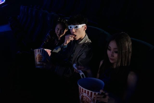 Ilustrasi harga tiket bioskop di Solo, sumber foto: pexels.com/cottonbro studio