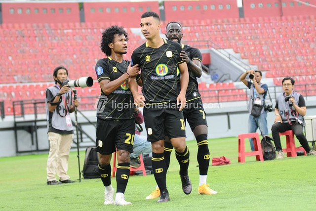 Arema FC vs Barito Putera dalam laga pekan keenam Liga 1 2023/24 di Stadion Kapten I Wayan Dipta, Bali, pada Sabtu (5/8/2023). Foto: Situs web resmi Liga Indonesia Baru