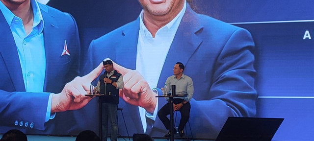 Anies Baswedan dan Agus Harimurti Yudhoyono (AHY) saat berdialog dengan rakyat di Sabuga, Kota Bandung, pada Minggu (6/8). Foto: Rachmadi Rasyad/kumparan