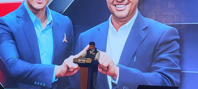 Anies Baswedan dan Agus Harimurti Yudhoyono (AHY) saat berdialog dengan rakyat di Sabuga, Kota Bandung, pada Minggu (6/8).  Foto: Rachmadi Rasyad/kumparan