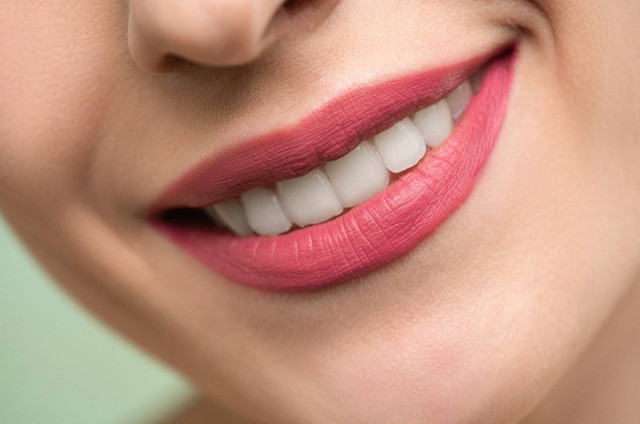 Ilustrasi My Lips But Better artinya berkaitan dengan tren kecantikan. Sumber: Pexels