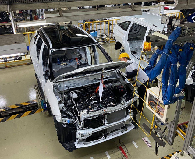 Produksi Toyota Yaris Cross di Karawang Plant 2 Foto: Gesit Prayogi/kumparan