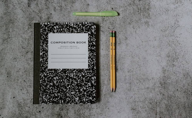 Ilustrasi Expository Text     Sumber Unsplash/Kelly Sikkema