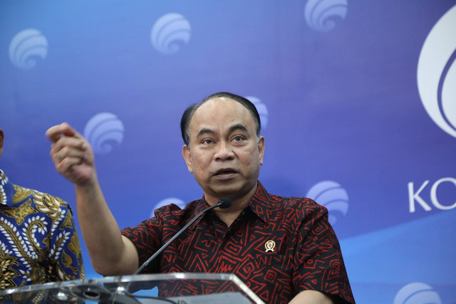 Menteri Komunikasi dan Informatika (Menkominfo), Budi Arie Setiadi, memberikan update terkait pemberantasan judi online di Media Center Kementerian Kominfo di Jakarta Pusat, Selasa (8/8/2023). Foto: Fitra Andrianto/kumparan