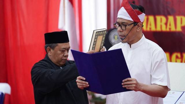 Munarman ucapkan ikrar setia atas Negara Kesatuan Republik Indonesia  di Lembaga Pemasyarakatan kelas IIA Salemba, Selasa 8 Agustus 2023.  Foto: Humas Ditjen PAS
