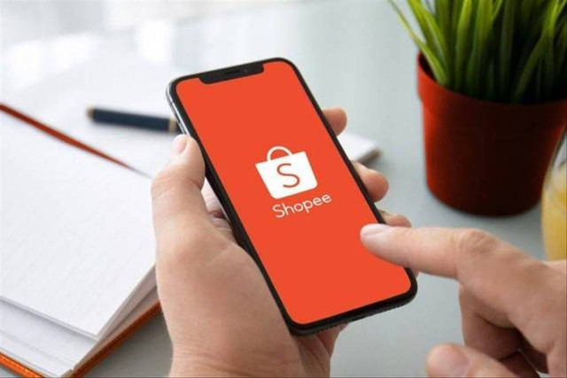 Ilustrasi cara melihat aktivitas teman di Shopee. Foto: Shopee