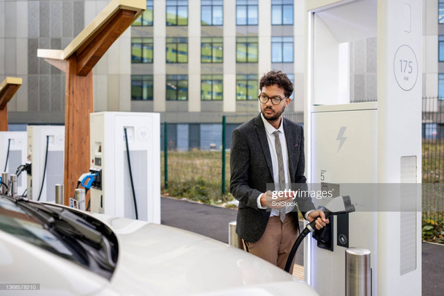 Ilustrasi Kendaraan Listrik from Gettyimages