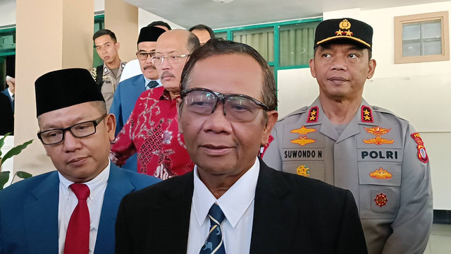 Menko Polhukam Mahfud MD ditemui di Universitas Islam Indonesia (UII), Kabupaten Sleman, Rabu (9/8/2023). Foto: Arfiansyah Panji Purnandaru/kumparan