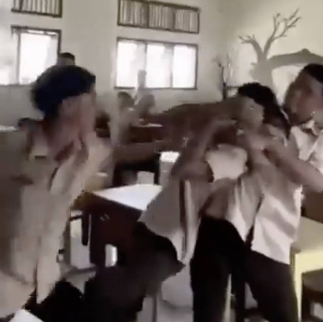 Tangkapan layar saat penganiayaan terjadi. Dok: Ist.